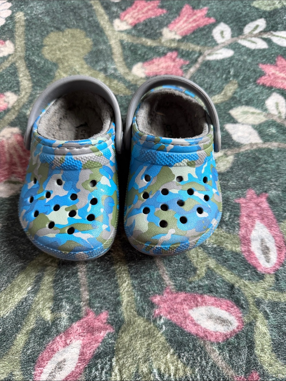 CROCS Kids Blue & Green Camo Fleece-Lined Clogs